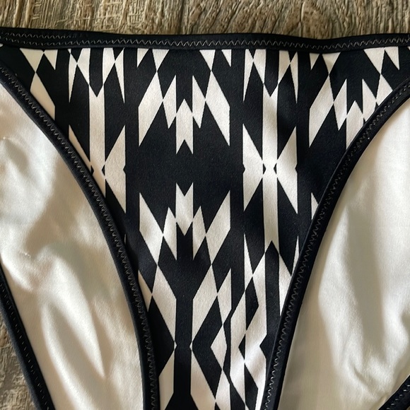 VICTORIA SECRET SEXY BIKINI BOTTOM, MEDIUM - Picture 7 of 7